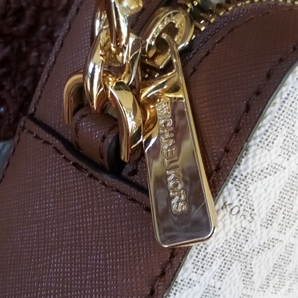 MK Jetset  Crossbody Bag New No Tags 10" X 7" Gold Chain - Picture 9 of 10